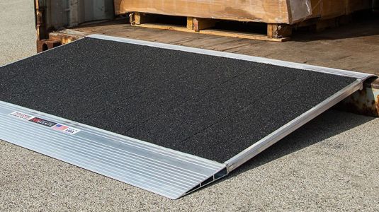 Creates a stable connection for loading or unloading shipping containers