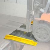 ADB-6048-15000 Guardian 48 x 60 Aluminum Dock Board for 5 Height Differential - 15000 lb Capacity 1